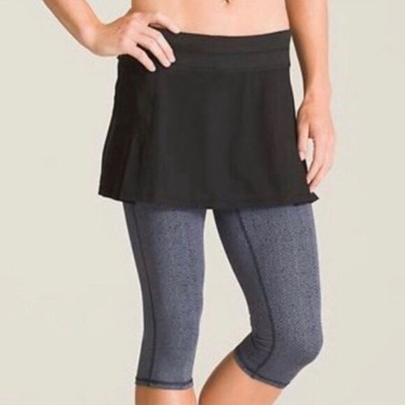 Athleta Warrior Sport 2-in-1 Leggings Skort Cropped Capri - Size Small - Picture 1 of 7